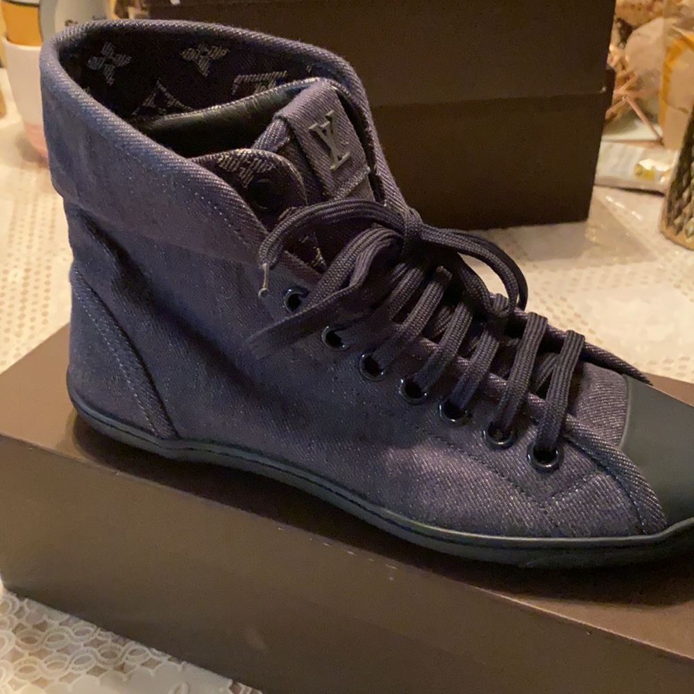 Louis Vuitton Sneakers - Picture 4 of 4